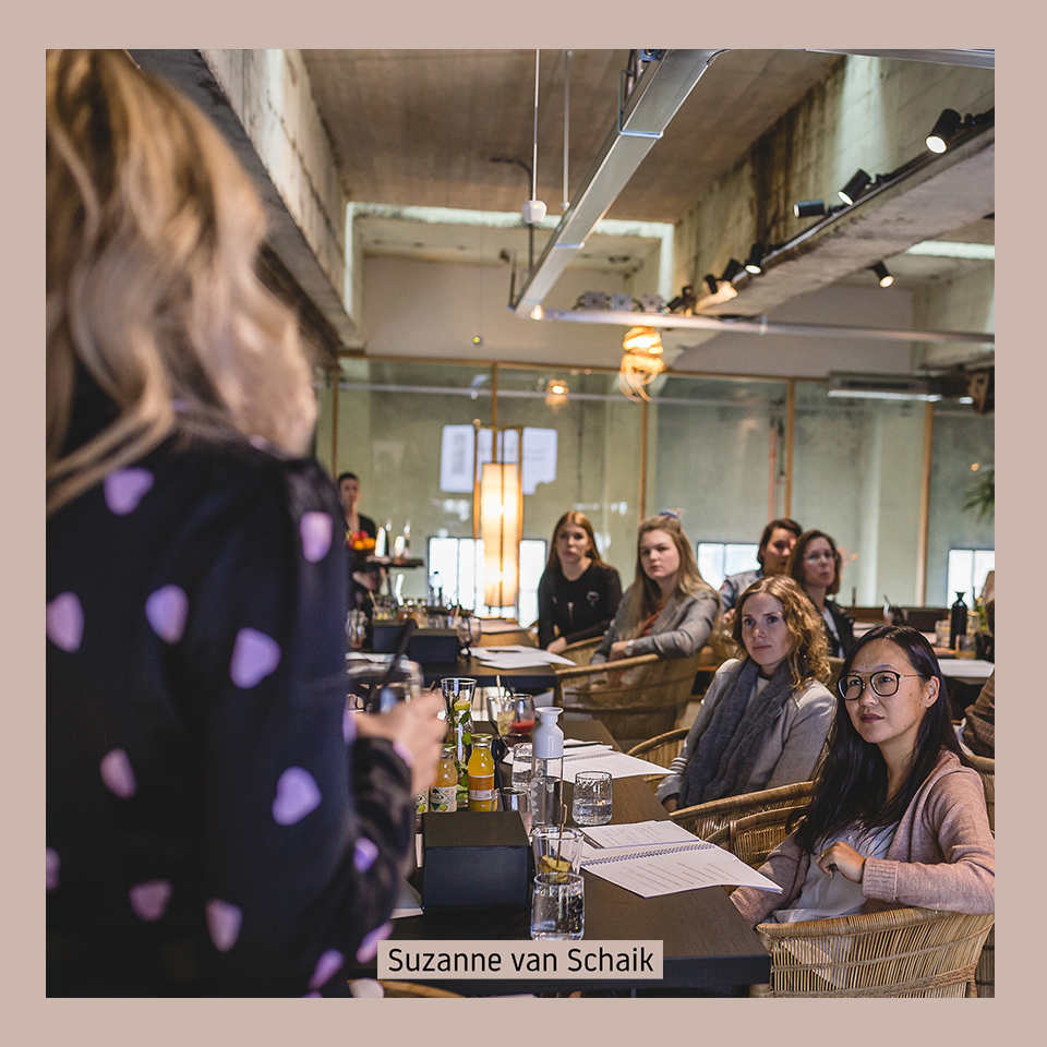 event ondernemers, netwerkevent, salesevent, uitverkopen, prijzen verhogen, geld verdienen, early bird ticket, masterclass organiseren, salestraining, verkooptraining, dienstverlener, kennisondernemer, zo ga je om met bezwaren, high-end programma verkopen, high level businesscoach, verkoopgesprekken, de deal closen, hoogwaardige leads, masterclass high level sales, businesscoach, suzanne van schaik, de krachtcentrale meetings,