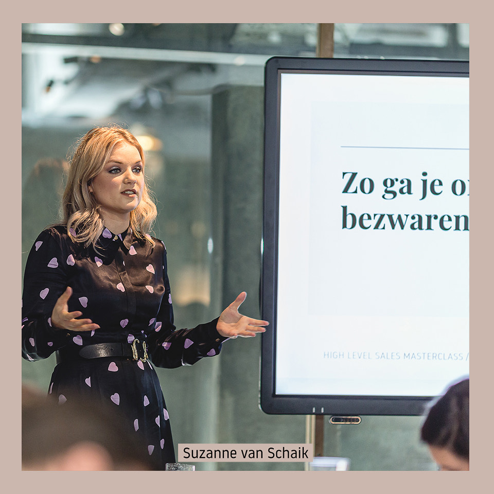 verkoper, verkooptraining, salestraining, masterclass high level sales, goede verkopers, verkoopgesprek, ambitieus, kennisondernemer, ondernemer zakelijke dienstverlening, salescoach, waarom ik wil dat je aan me verkoopt. jans arnhem, suzanne van schaik, businesscoach, zo ga je om met bezwaren, je dienst verkopen, hoge prijzen, high end ondernemen, high end ondernemen tips, high level businesscoach, de krachtcentrale meetings, jurk hartjes, kleding hartjesprint, cheerleader, women empowerment, kwetsbaarheid