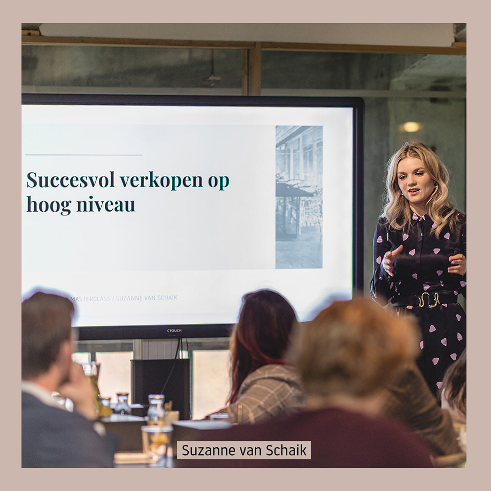 suzanne van schaik, businesscoach, ziekenhuisbezoek, rijnstate arnhem, masterclass high level sales, verkoopgesprekken, leren verkopen, salestraining, succesvol verkopen op hoog niveau, de krachtcentrale meetings, kennisondernemer, businesscoach voor coaches, high end ondernemen, high level businesscoach, weerstand tegen het systeem, bureaucratie, rijnstate-kaart, veroly joy, verkoopvaardigheden, high-end programma